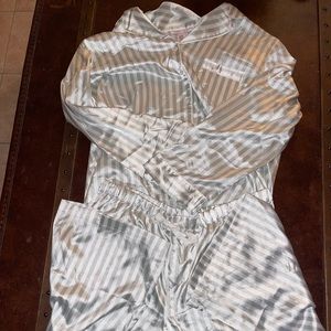 1 silky and 1 cloth Victoria secret long sleeve and pant’s pajamas xl